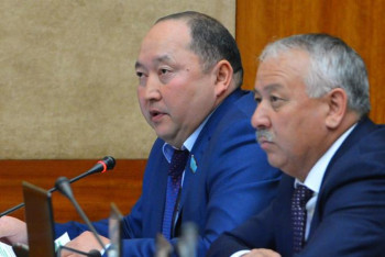 Фотография к новости: Жауапты 100 пайыз орыс тілінде беріп отырсыз – депутат шенеунікті орнына қойды