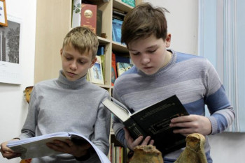 Фотография к новости: Волонтер жылы: Павлодарлықтар ірі географиялық кітапхана құруға мүдделі