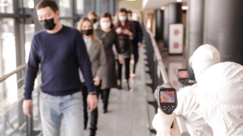 Фотография к новости: Коронавирус: Елорда әуежайы жолаушыларды қалай тексереді