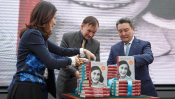 Фотография к новости: Анна Франк күнделігі қазақ тілінде жарық көрді