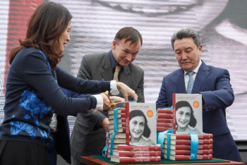 Фотография к новости: Анна Франк күнделігі қазақ тілінде жарық көрді