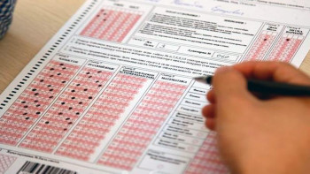 Фотография к новости: ҰБТ кезінде бір сұрақ үшін мың доллар мен жылқы ұсынған 