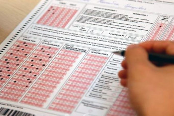 Фотография к новости: ҰБТ кезінде бір сұрақ үшін мың доллар мен жылқы ұсынған 