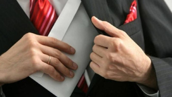 Фотография к новости: Жемқорлар туралы ақпарат үшін 100 мың теңге беремін – Тестілеу орталығының директоры