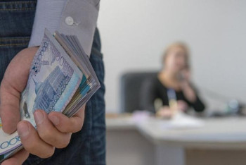 Фотография к новости: 50 мың пара алған шенеунік 1 млн айыппұл төлеп, жұмыстан қуылды