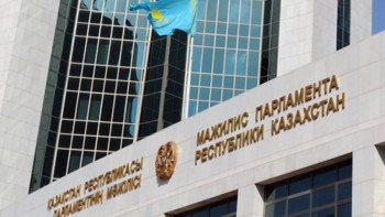 Фотография к новости: Үкімет өздеріне керек емес функцияларды ғана орталыққа беріп жатыр – депутат