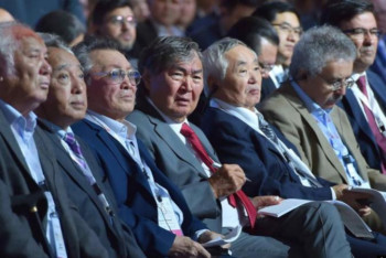 Фотография к новости: Тоқсан сайын 90 жазушыға грант тапсырылады