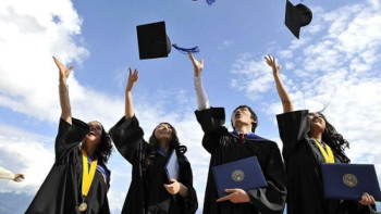 Фотография к новости: Оқу іздеп шетелге кетушілер саны 3 есеге азайған