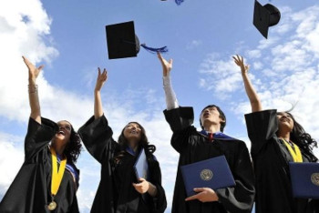 Фотография к новости: Оқу іздеп шетелге кетушілер саны 3 есеге азайған