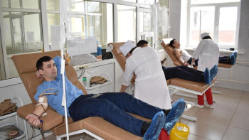 Фотография к новости: Қарағандылық еріктілер қан тапсырды