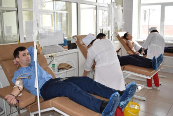 Фотография к новости: Қарағандылық еріктілер қан тапсырды