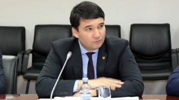 Фотография к новости: Вице-министр: 600 мың айлық аламын, оның 300 мыңы несиеге кетеді