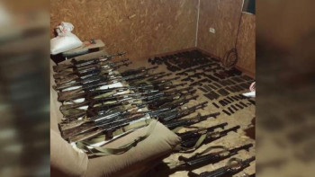 Фотография к новости: Қашқын сержант 29 автоматты сатқысы келген