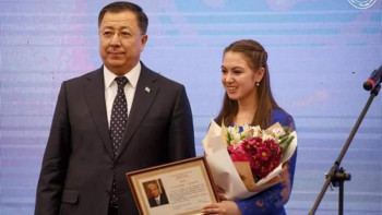 Фотография к новости: Қазақстанда тұрғаннан кейін қазақ тілін өзге ұлттардың барлығы білу керек – Елизавета Седышева