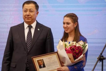 Фотография к новости: Қазақстанда тұрғаннан кейін қазақ тілін өзге ұлттардың барлығы білу керек – Елизавета Седышева