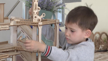 Фотография к новости: Гаджетсіз бір күн. Бүлдіршіндер ағаш өңдеу кәсібін меңгерді