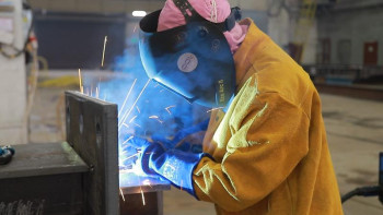 Фотография к новости: "Бір аптадан соң қашып кетесің ғой" деді ұстазым – дәнекерші келіншек