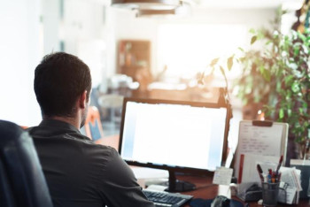 Мемлекеттік мекемелерде компьютерлер 8 сағаттық жұмыстан соң автоматты түрде сөндіріледі 