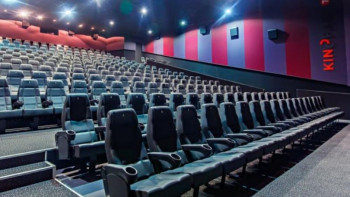 Фотография к новости: Кинотеатр қызметкерлеріне жалақы төленеді 