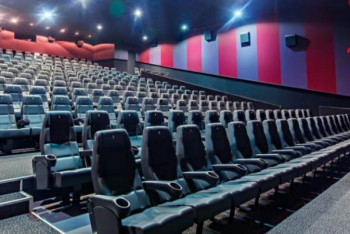 Фотография к новости: Кинотеатр қызметкерлеріне жалақы төленеді 