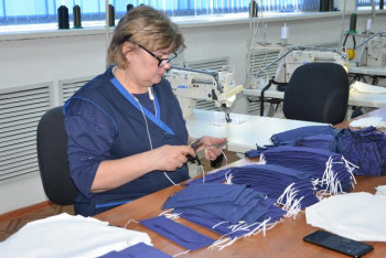 Фотография к новости: Көкшетаулық кәсіпорын бетперде тігуді қолға алды 