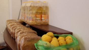 Фотография к новости: Карантинде жатқан студенттерге азық-түлік жеткізілді