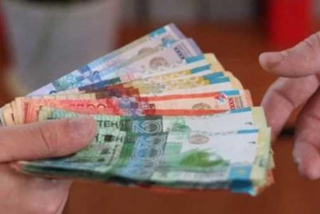 Фотография к новости: Пара алған бас маман өмір бойына лауазымды қызметтен босатылды