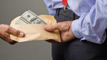 Фотография к новости: Ақмолада аудан әкімінің орынбасары 600 мың теңге пара алды деген күдікке ілінді