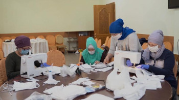 Фотография к новости: ШҚО мешіттері бетперде дайындап, елордаға жөнелтпек 