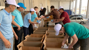 Фотография к новости: Жамбылдық жастар 10 мың маска таратты