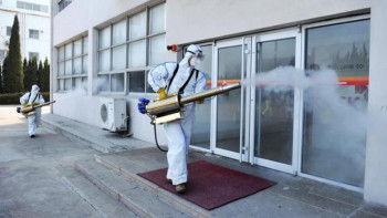 Фотография к новости: Қала аумағын ерітіндімен өңдеуге күніне 450 адам қатысады