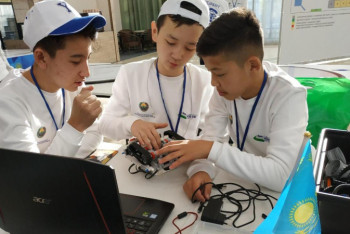 Фотография к новости: Мемлекеттен 505 мың теңге грант алып, роботехниканы үйреткен