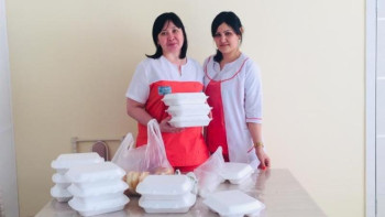 Фотография к новости: #Bizbirgemiz. At-travel.kz клубы 103 қызметінің мамандарына түскі ас беруді қолға алды