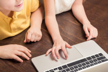 Фотография к новости: Ақмолада 8 мың оқушы компьютермен қамтылады