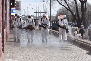 Фотография к новости: Әскерилер Қарағанды көшелерін дезинфекциялауды жалғастыруда