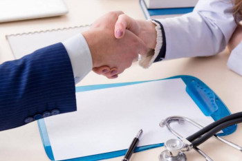 Фотография к новости: МСҚ 1250-ден астам медициналық ұйыммен келісімшарт бекітті