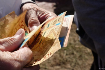 Фотография к новости: Енді "Қазпошта" қызметкерлері зейнетақыны үй-үйге жеткізеді