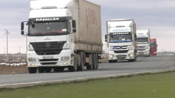 Фотография к новости: Атырауда жүк көліктері блок-бекеттерде кедергілерге тап болуда