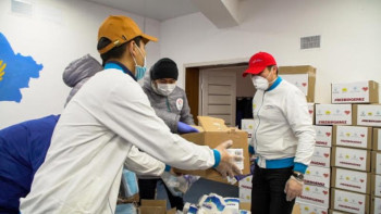 Фотография к новости: Қарағандыда еріктілер 5 мыңнан астам отбасыға көмек көрсеткен