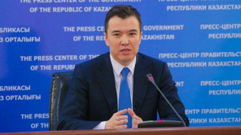 Фотография к новости: Сауда, көлік, тамақтану бойынша қызметтер құлдырады – Руслан Дәленов