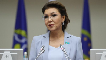 Фотография к новости: Назарбаева Конституцияның 61-бабын түсіндіруді сұрады