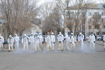Фотография к новости: Құтқарушылар Көкшетау көшелерін дезинфекциялауда