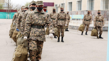 Фотография к новости: Төтенше жағдай: Сексенге тарта азамат арнайы әскери жиынға шақырылды