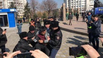 Фотография к новости: Мемлекеттік органдардың митинг өткізушілерге кедергі жасауға құқығы жоқ - саясаттанушы