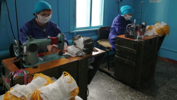 Фотография к новости: Әскери тігіншілер алты мың бетперде тікті