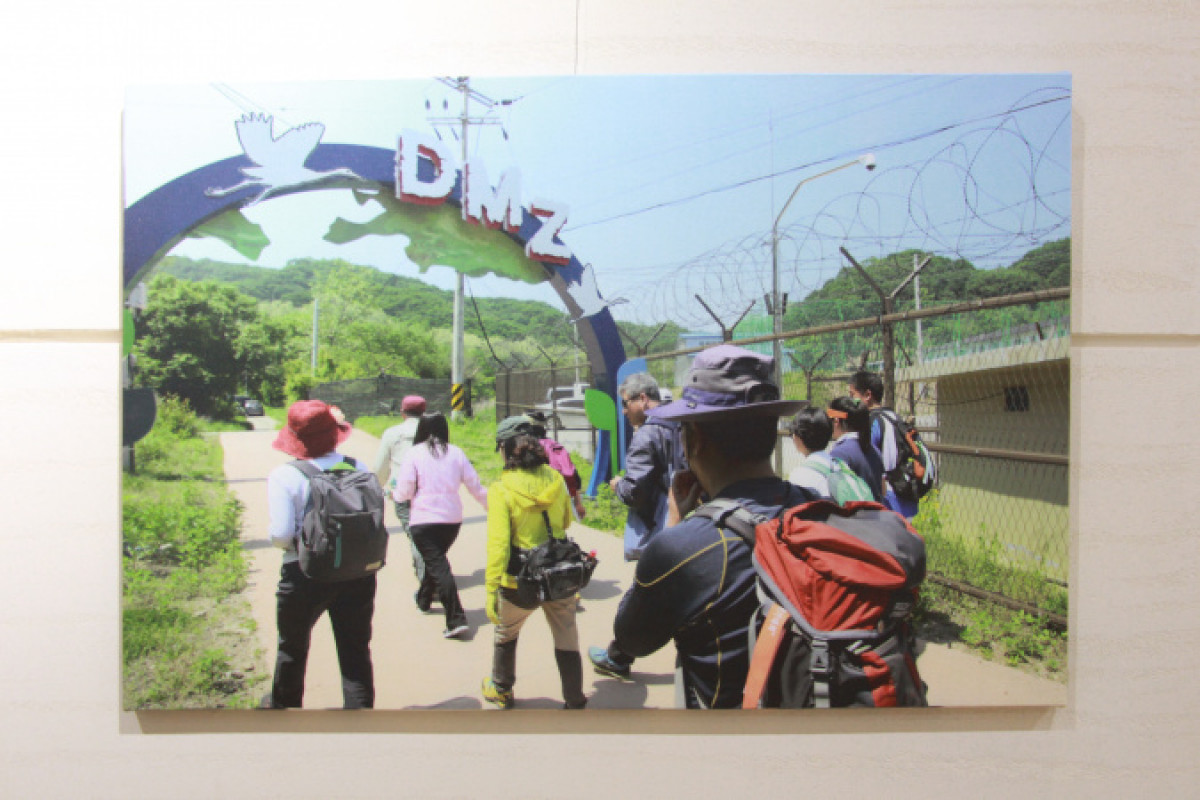 DMZ. Фотокөрме. Қақ жарылған Корея
