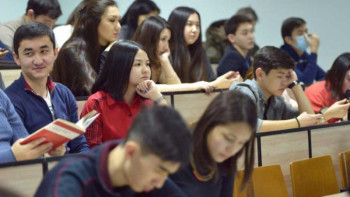 Фотография к новости: Университет түлектерінің 13% сабақ уақытында жұмыс істейді