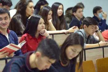 Фотография к новости: Университет түлектерінің 13% сабақ уақытында жұмыс істейді