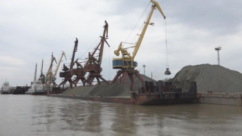 Фотография к новости: Ертіс өзені арқылы миллион тоннаға жуық жүк тасымалданады