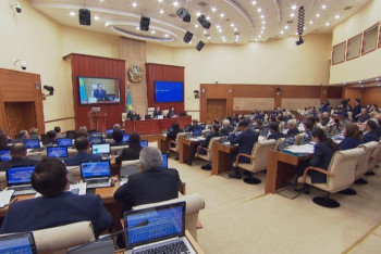 Фотография к новости: Мәжіліс депутаттары Тоқаевтың өкілеттігін кеңейтетін заңды қолдады